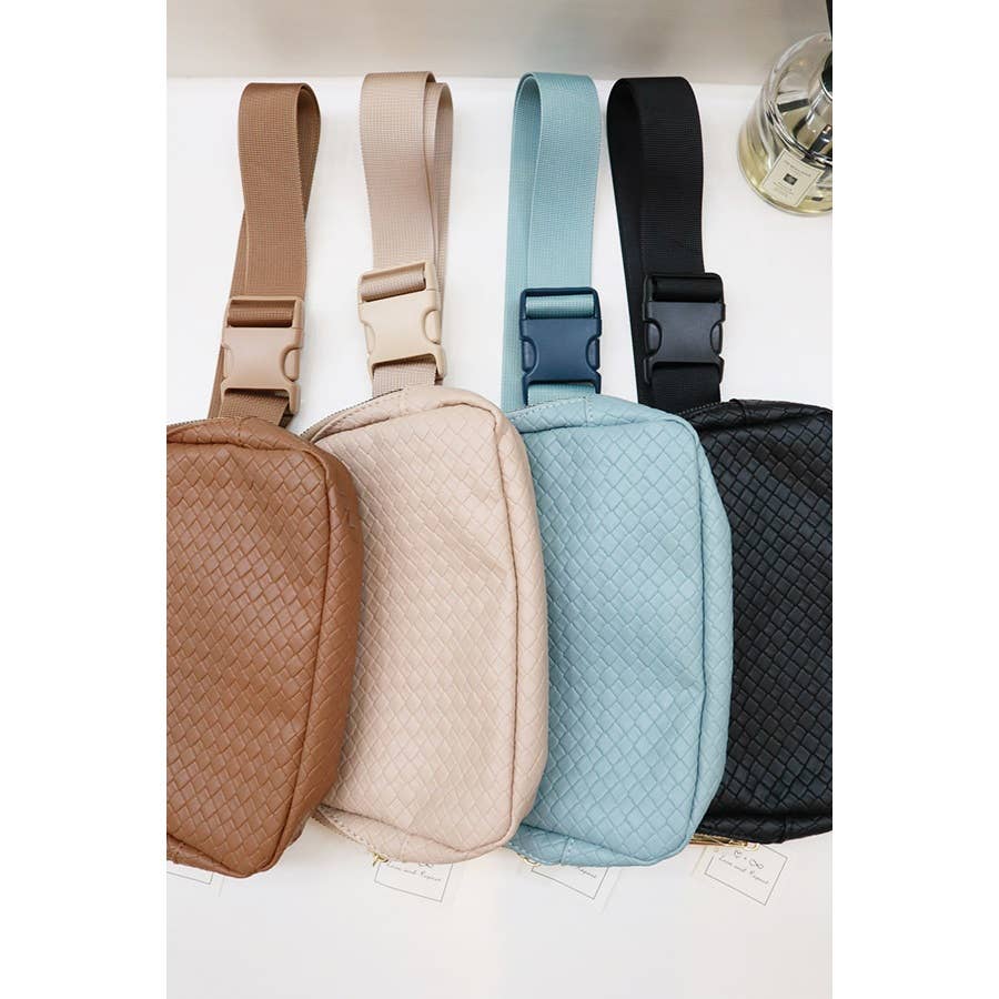 Fashionable Soft PU Crossbody Bag: BLACK / ONE