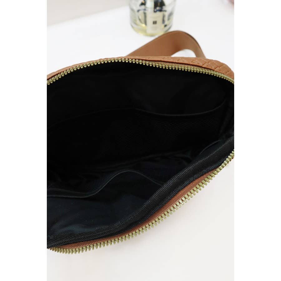 Fashionable Soft PU Crossbody Bag: BLACK / ONE